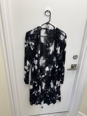 Investments Black and White Floral Long Sleeve Open Cardigan